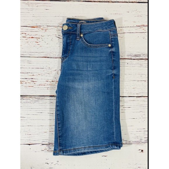 Seven7 Womens Jean Shorts Sz 4 Denim Weekend Bermuda Mid Rise Mom Style Long - Picture 10 of 10
